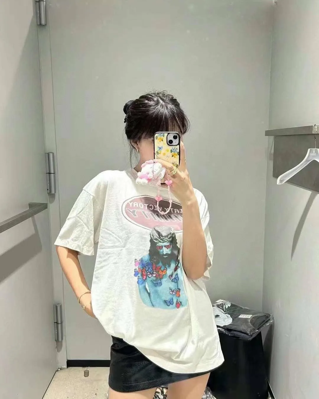 SAINT Mxxxxxx VANITY SS TEE/WHT Jesus Butterfly Print Short Sleeve Off-White S-XL Cylindrical No Side Seam Fabric 220g High Weight OE Yarn ⚠️Note: It is almost meaningless if it is not a cylindrical fabric Customized main mark/wash mark/little angel anti-counterfeiting label Original-level printing factory Top purchasing level